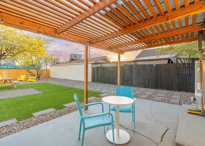 Charming Cottage - Storybook Style - Near Downtown Phoenix!